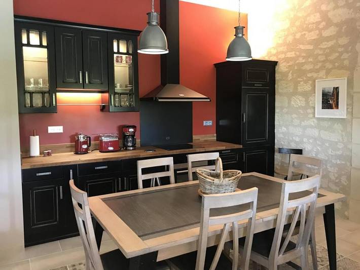 Location de vacances pour 4 personnes, avec jacuzzi ainsi que jardin et piscine à Bournand - 2