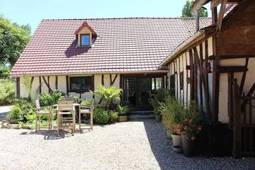 Gîte pour 9 personnes, avec terrasse ainsi que piscine et jardin dans le Pas-de-Calais