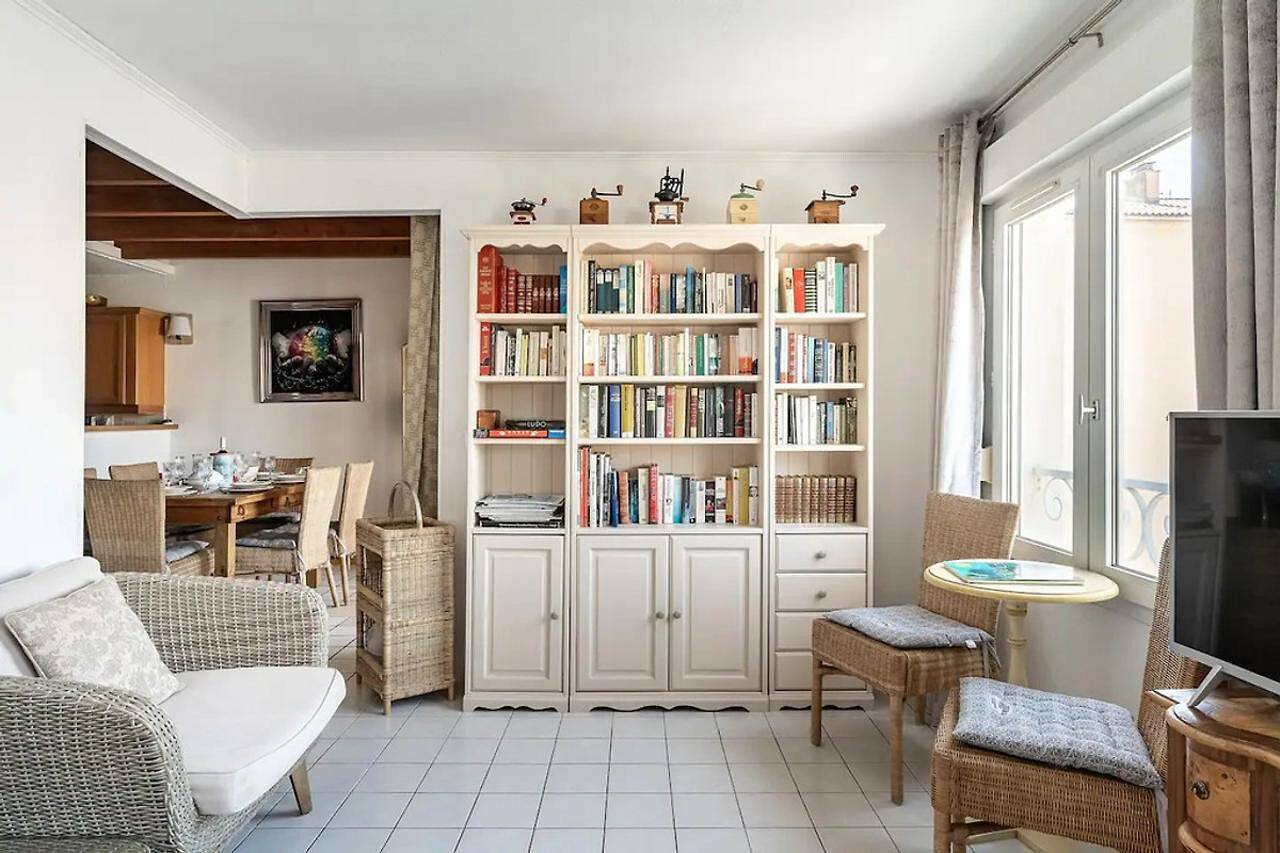 Appartement entier, Duplex Appartement 300m De La Mer avec balcon, Wi-Fi et climatisation in Saint-Aygulf, Fréjus