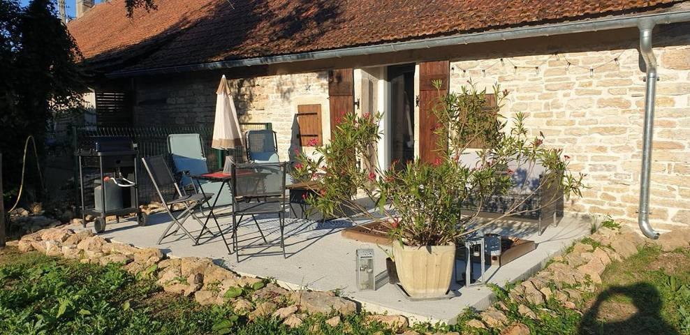 Maison d’hôte pour 2 personnes, avec terrasse ainsi que jardin et vue à Saint-Germain-du-Plain