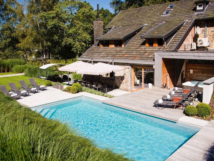 Vakantiehuis voor 14 personen, with Terras and Zwembad as well as Sauna in Spa