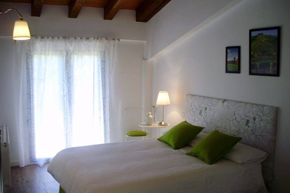 House the three walnuts in Prádena, Segovia Province