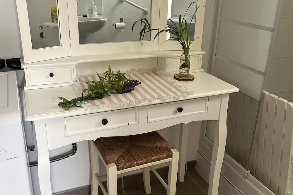 La petite Violette-Gîte-Confortable-Baño privado-Vista al Jardín in Violès, Vaucluse