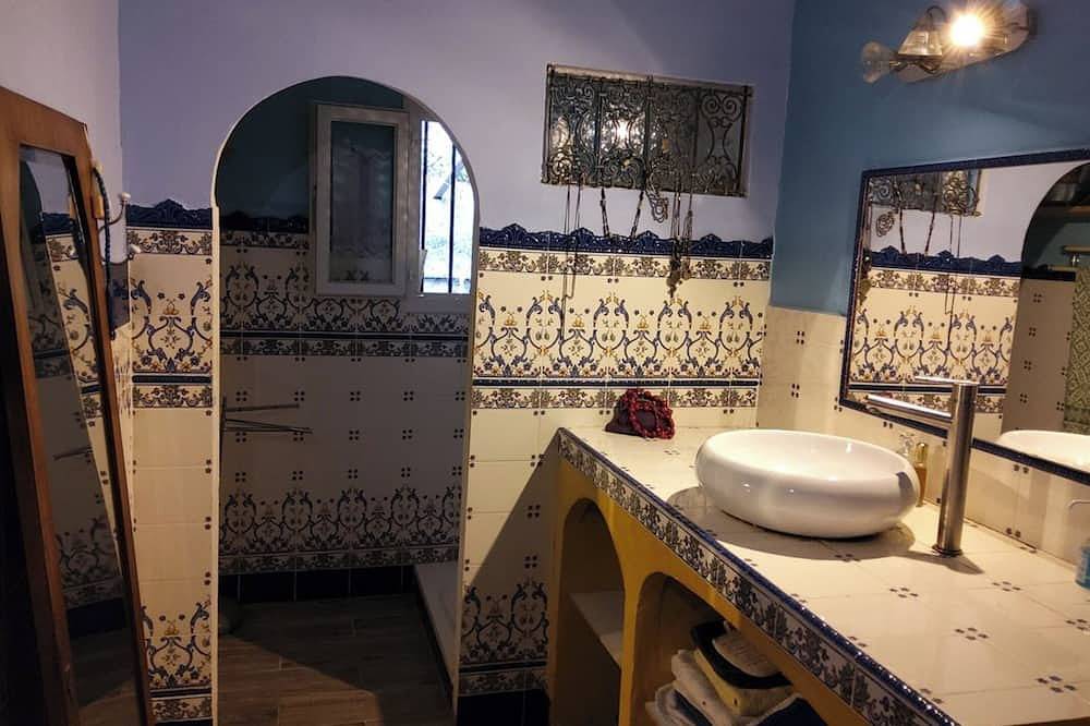 Appartement Climatisé, Rdc Villa, Avec Jardin Arboré. Proche Centre Ville Bastia in Ville-di-Pietrabugno, Cap Corse