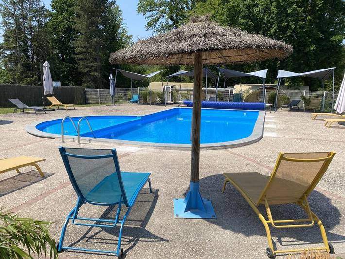 Location de vacances pour 2 personnes, avec Terrasse et Jardin ainsi que Bassin pour enfant et Piscine à Épinal - 2