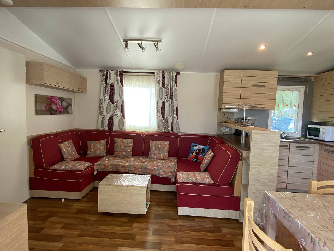 Mobil-home 3 chambres proche plage à Fouras, idéal 6 pers., équipement complet, calme assuré. in Fouras, Région de Rochefort