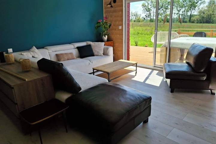 Contemporary wooden house \"chez Fan-Fan\" spacious and pleasant. in Bourges, Región de Bourges