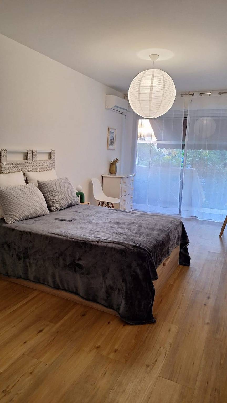 Ganze Wohnung, Bright apartment with garden and swimming pool in Croix d'Argent, Montpellier