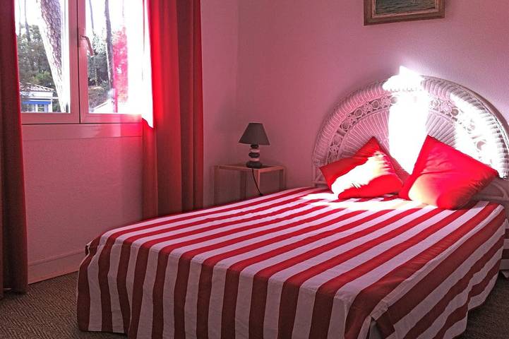 Royan Ravissante maison dans les pins à 400 m de la plage, quartier du Parc in Saint-Georges-de-Didonne, Côte de Beauté