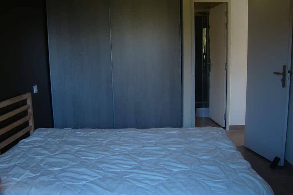 House with terrace, Avignon festival 12km away, Spirou park and wave island in Le Thor, Vaucluse