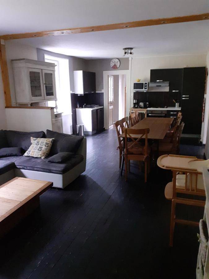 Location de vacances pour 11 personnes, avec vue et jardin, animaux acceptés à Le Syndicat - 2