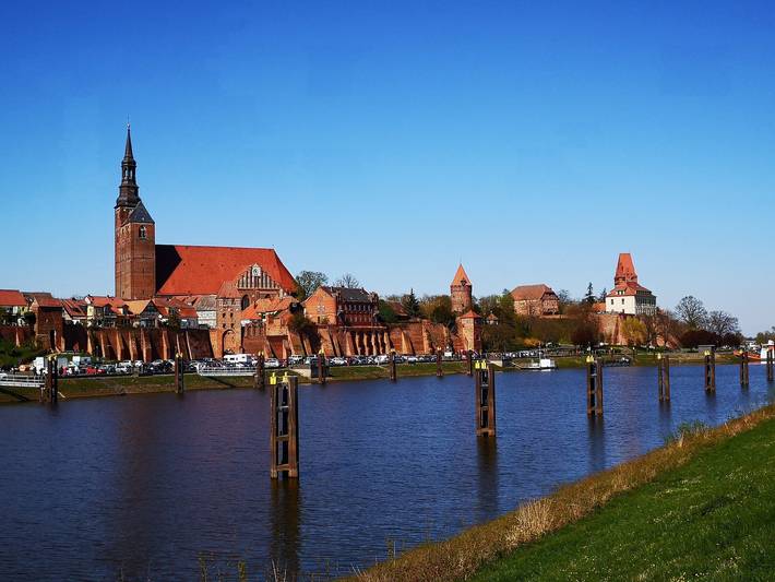 Ferienwohnung für 2 Personen, mit Terrasse und Garten in Tangermünde