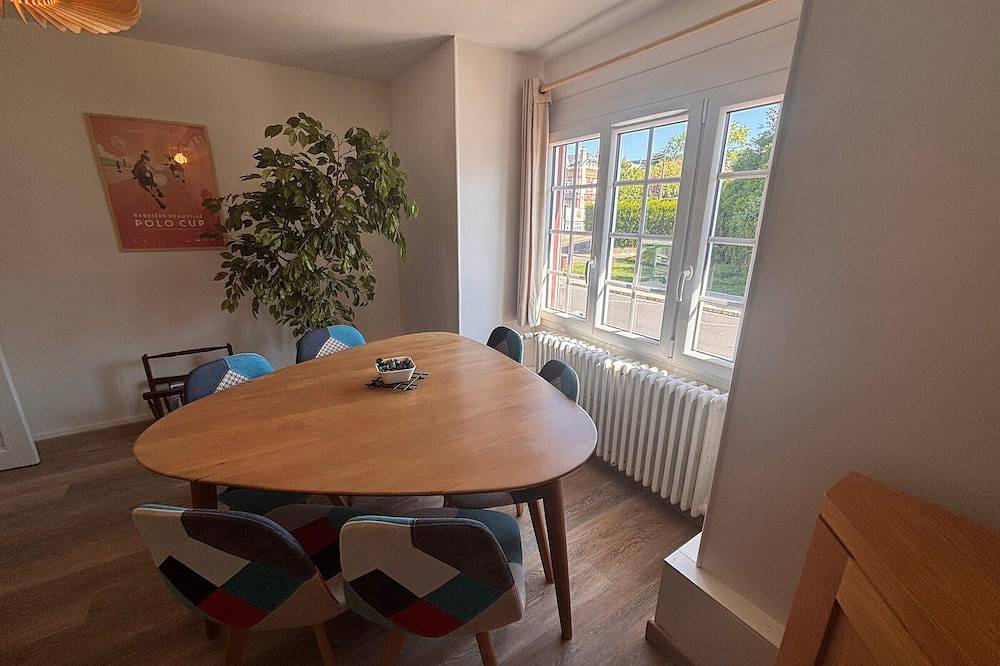 Entire apartment, Renovated apartment for 6, near beach, Touques in Touques, Lisieux region