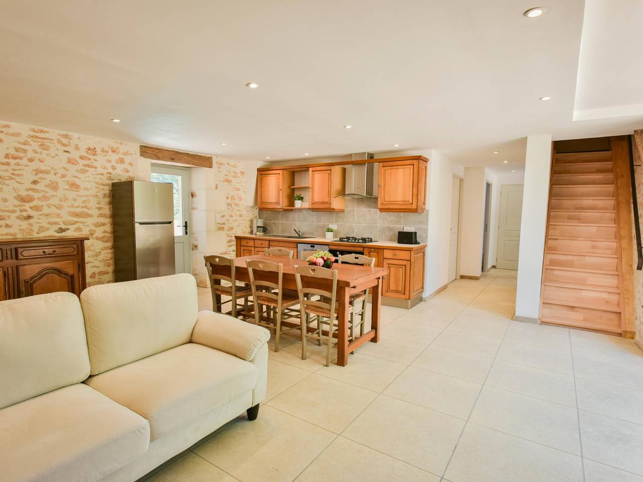 Gîte de qualité avec terrasse et piscine privée in Montcabrier, Quercy