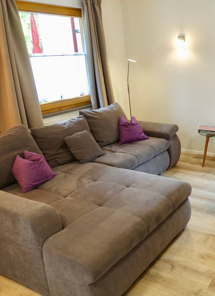 Entire apartment, Holiday Apartment “Purple” close to Lake Constance with Wi-Fi, Terrace & Garden in Lindau, Bavarian Swabia