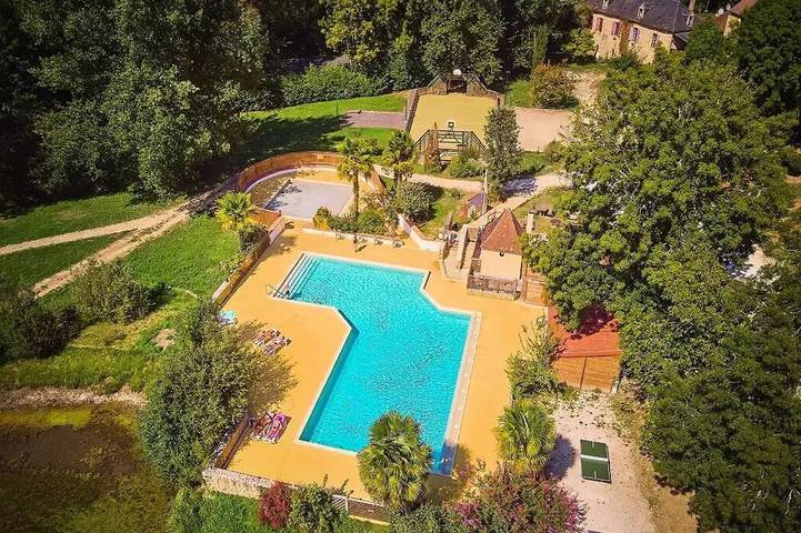 Camping pour 4 personnes à Carsac-Aillac