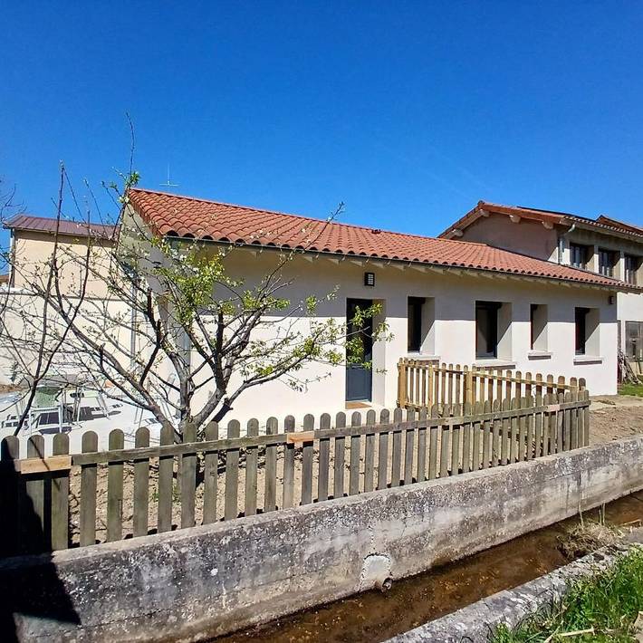 Gîte pour 6 personnes, avec terrasse dans Maclas