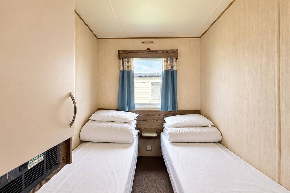 Superb 8 berth caravan, close to amenities at Caister Beach in Caister-on-Sea, Great Yarmouth