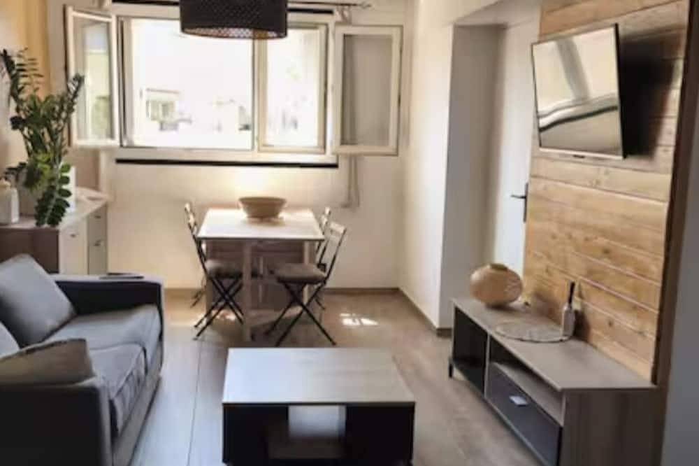 Entire apartment, Quiet apartment in the center of salon de prv in Salon-de-Provence, Aix-en-Provence region