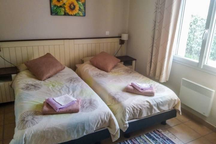 Location de vacances pour 4 personnes, avec Balcon/Terrasse et Terrasse ainsi que Jardin et Piscine à Les Forges - 2