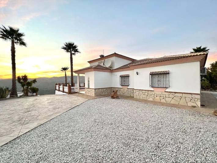 Casa rural para 8 personas, con piscina y jardín además de vistas al lago y vistas en Viñuela - 2