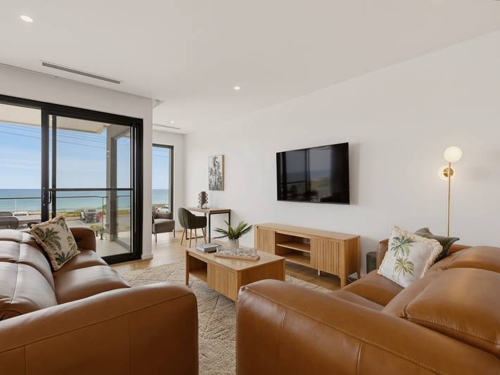 Entire apartment, Oceanfront 4-Bed Home Surf & Serenity in Noarlunga, City of Onkaparinga
