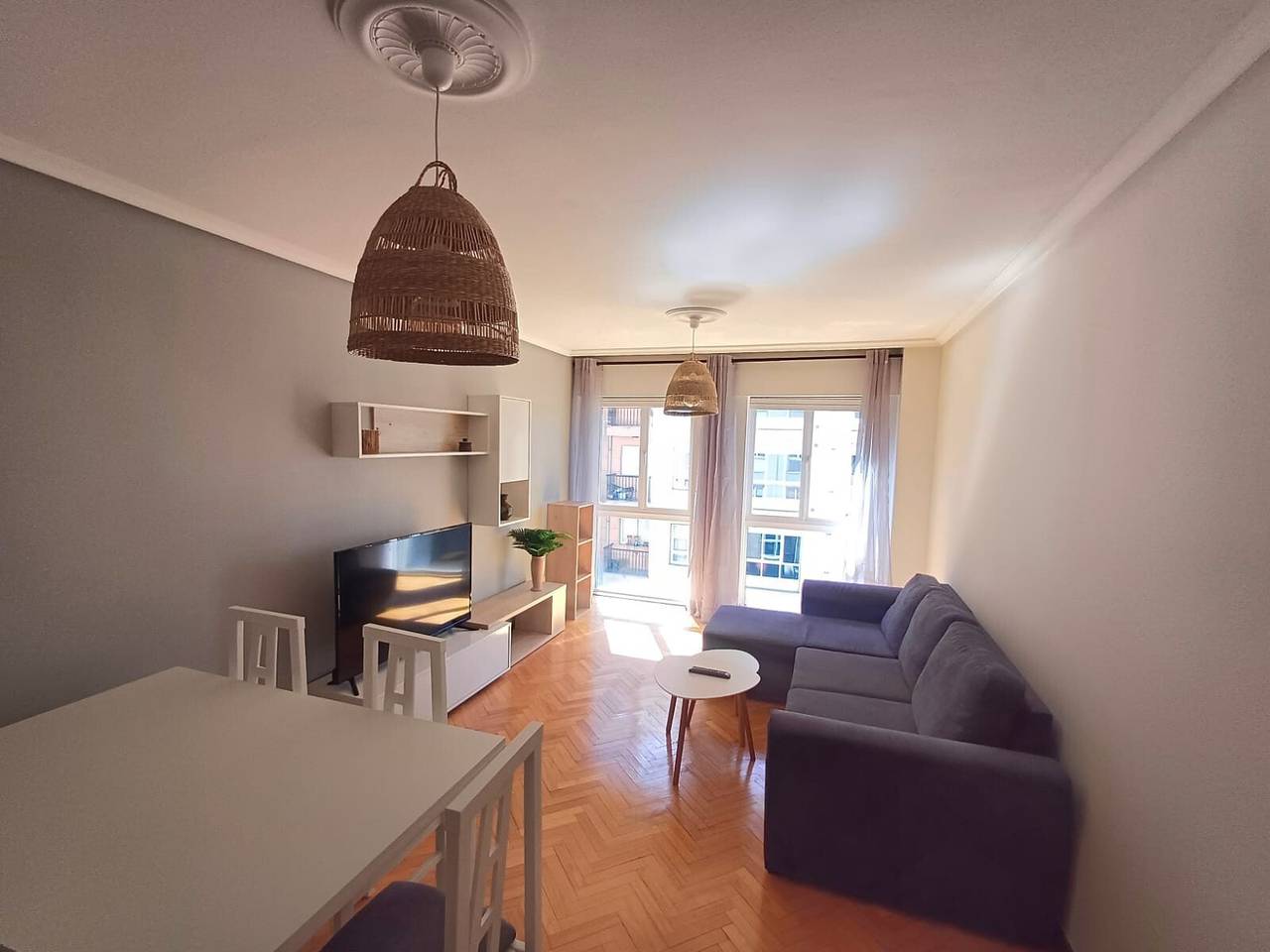 Ganze Wohnung, Apartment 'Camiño De Santiago' mit Gemeinschaftsgarten und Wlan in Sarria, Reserva da Biosfera Ribeira Sacra e Serras do Oribio e Courel