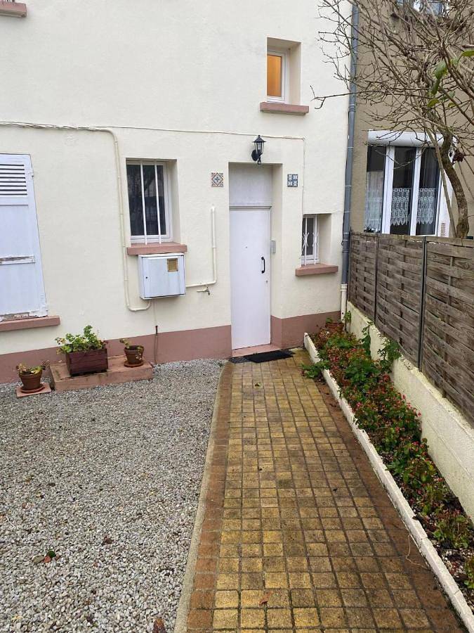 Appartement entier, One-Bedroom Apartment in Gacé, Région d'Argentan