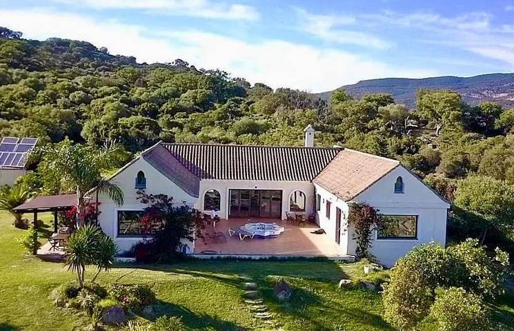 Gîte pour 6 personnes, avec Balcon et Terrasse ainsi que Jardin et Piscine à Gibraltar