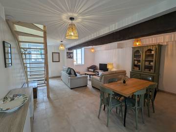 Gîte pour 6 personnes, avec jardin à Chaingy