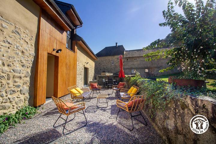 Gîte pour 10 personnes, avec terrasse et jardin
