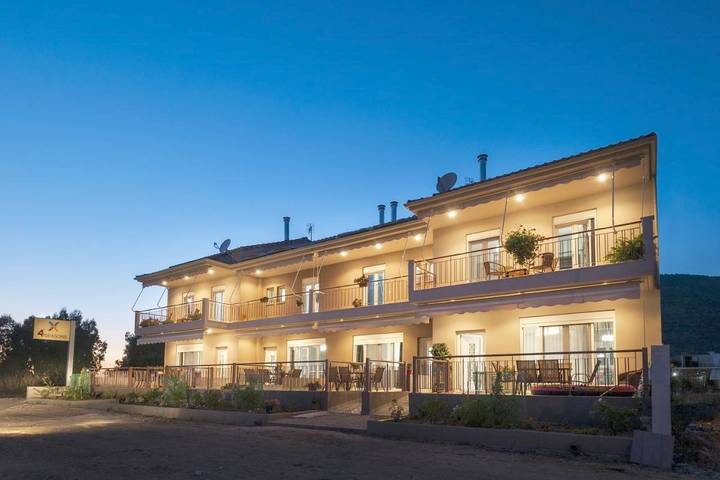 Ferienhaus für 9 Personen, mit Ausblick und Garten - 1