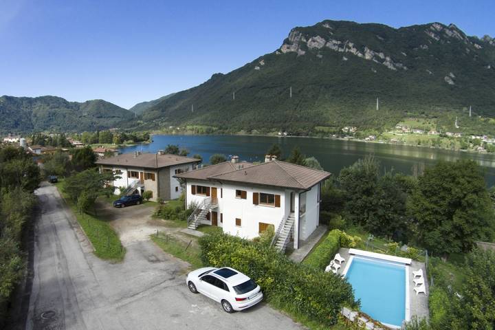 Ganze Wohnung, Ferienwohnung für 6 Personen mit Seeblick in Crone Beach (Idro), Idro