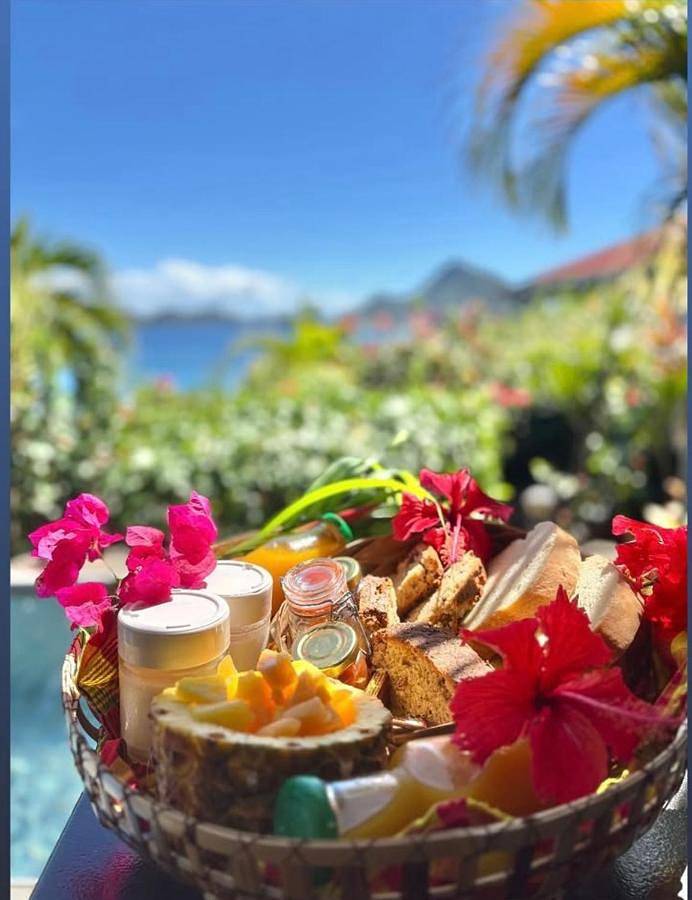 Location de vacances pour 2 personnes, avec piscine et terrasse ainsi que jardin et vue à Terre-de-Bas - 3