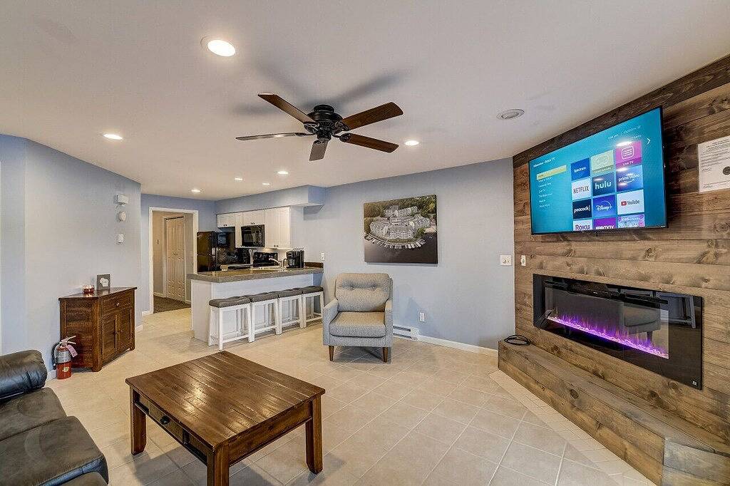 Ganze Wohnung, Lakefront & 5 Minuten zu Fuß zur Arche Noah! in Lake Delton, Sauk County