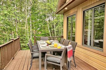 Chalet for 15 Guests in Mont Blanc (Quebec), Quebec, Picture 2