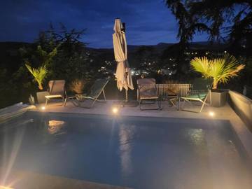 Gîte pour 2 personnes, avec piscine et terrasse à Rive-de-Gier
