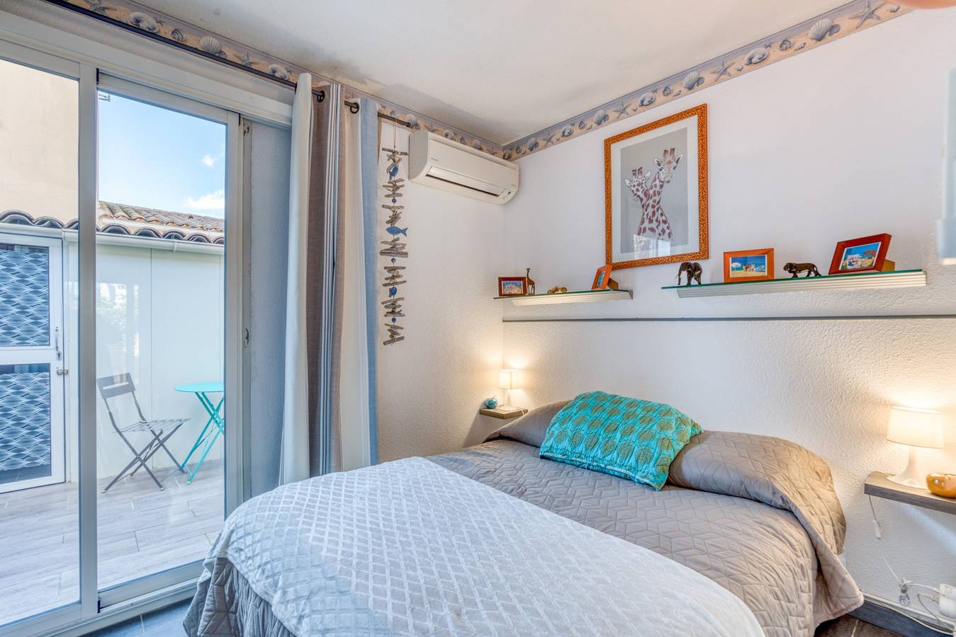 Maison de vacances "Villa Almina" avec piscine partagée et terrasses privées in Cap d'Agde, Agde