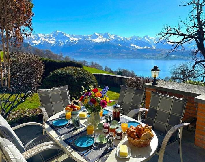 Chalet für 8 Personen, mit Balkon und Garten in Sigriswil