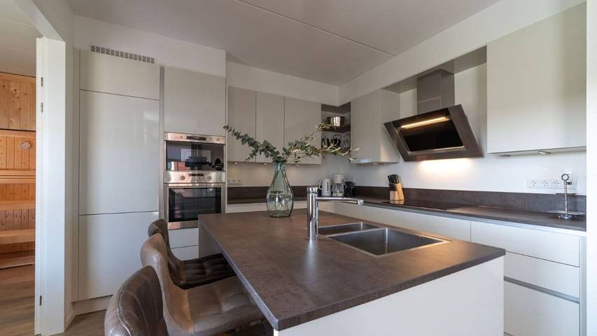 Ferienhaus für 10 Personen, mit Sauna und Terrasse sowie Whirlpool und Garten - 1