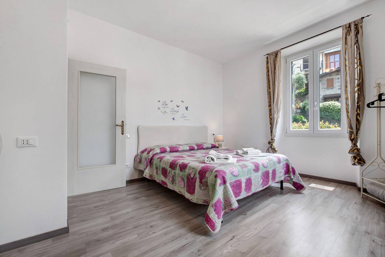 Appartamento intero, Appartamento '3' con vista lago, piscina condivisa e Wi-Fi in Bagnana (Lezzeno), Lezzeno