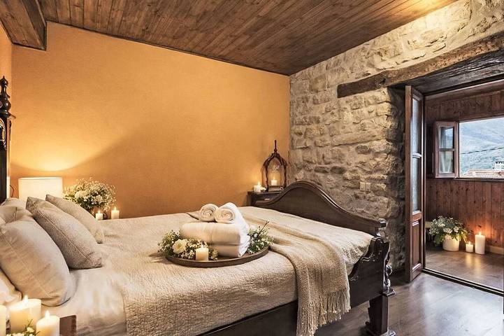 Berghütte mit Terrasse, Kamin und Jacuzzi in Teverga, Chaîne Cantabrique