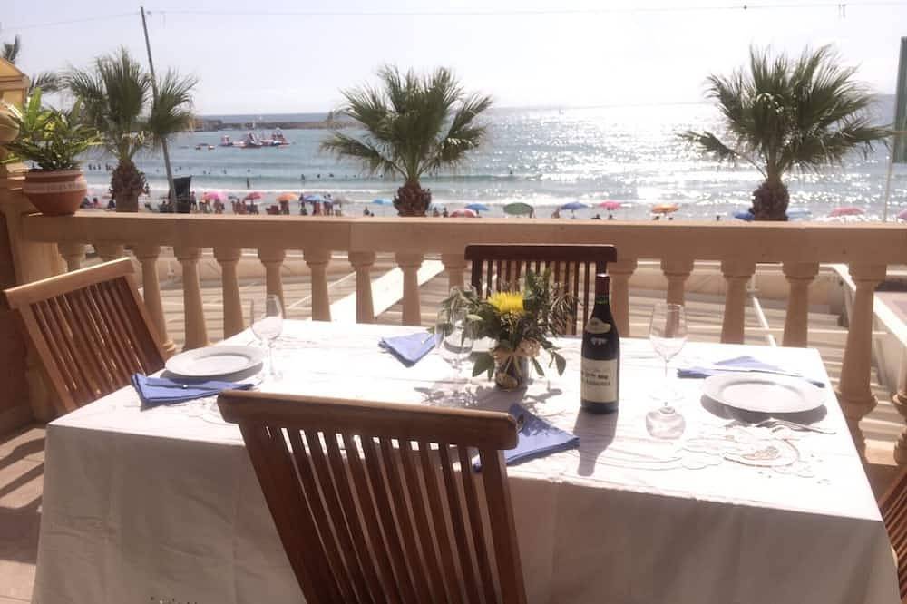 Entire apartment, Beautiful apartment facing the sea with huge terrace in Playa Carrer La Mar, el Campello