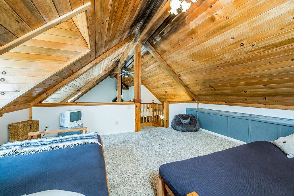 Rustikale Hütte in günstiger Lage direkt in der Stadt mit Platz für alle! in Shaver Lake, Kings Canyon Nationalpark