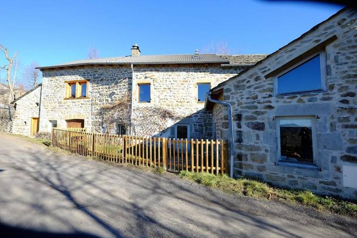 Location de vacances pour 4 personnes, avec Terrasse ainsi que Jardin et Vue à Saint-Pierre-Eynac