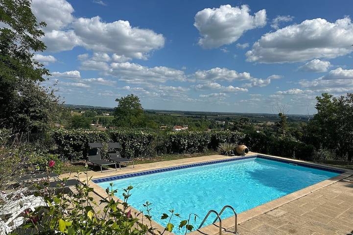Location de vacances pour 13 personnes, avec jardin à Mongauzy