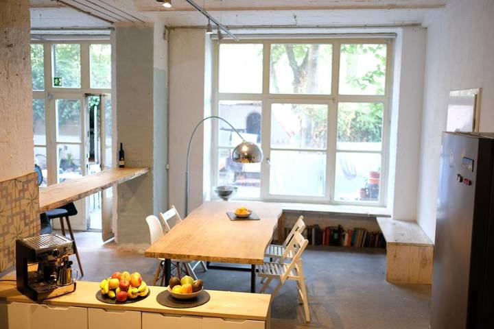 Ferienwohnung für 12 Personen, mit Balkon und Terrasse sowie Garten in Neukölln Berlin