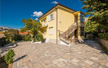 Ferienwohnung für 4 Personen, mit Garten und Terrasse in Baska