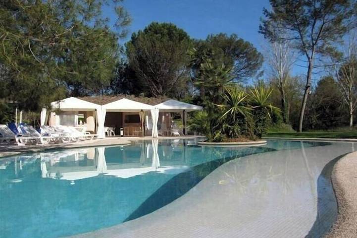 Maison de vacances pour 30 personnes, avec jardin ainsi que terrasse et jacuzzi, animaux acceptés à Mougins