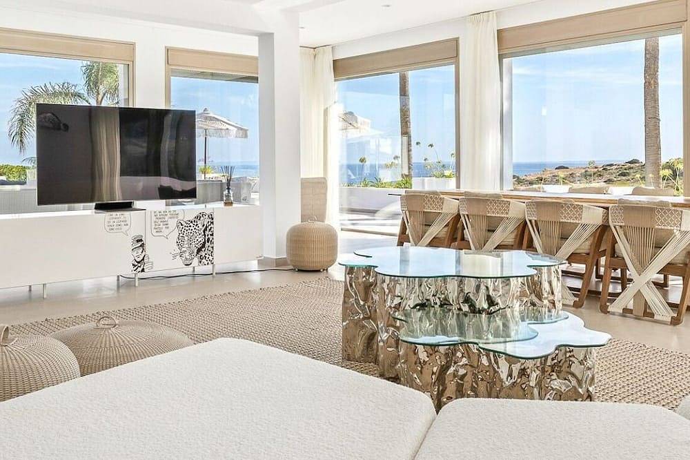 Villa Primera Lina de Mar, Vista Espectacular a un Paso de Ibiza! in Cap Martinet, Santa Eulària des Riu